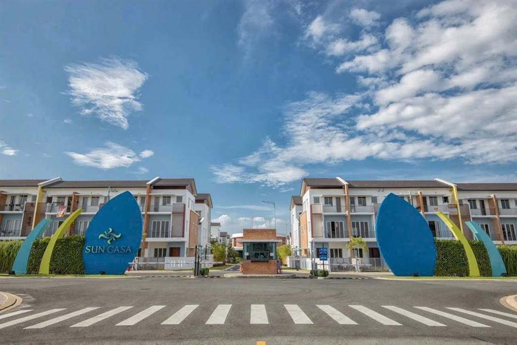 Chủ cần bán nhà 3 tầng full nội thất sổ hồng sẵn tại sun casa hòa phú