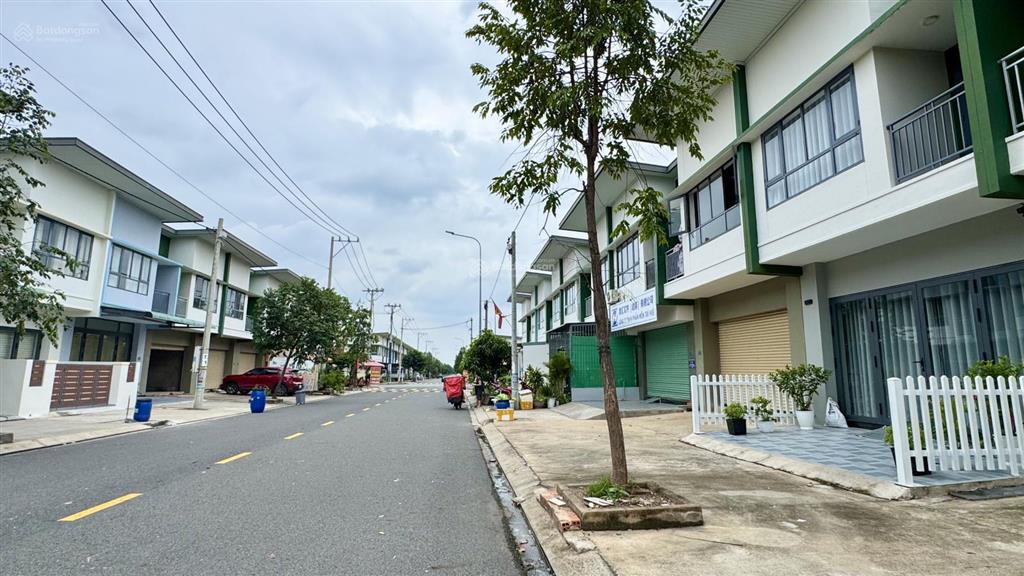 Shophouse oasis city bến cát 80m² giá 1,78 tỷ cách ql13 và đh quốc tế việt đức chỉ 600m