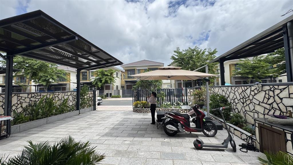 Căn biệt thự đơn lập 250m2 ( ngang 10m ) giá 8,9 tỷ ngay trong kđt cách thành phố mới chỉ 10 phút