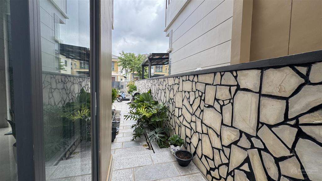 Căn biệt thự đơn lập 250m2 ( ngang 10m ) giá 8,9 tỷ ngay trong kđt cách thành phố mới chỉ 10 phút