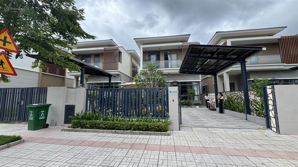 Căn biệt thự đơn lập 250m2 ( ngang 10m ) giá 8,9 tỷ ngay trong kđt cách thành phố mới chỉ 10 phút