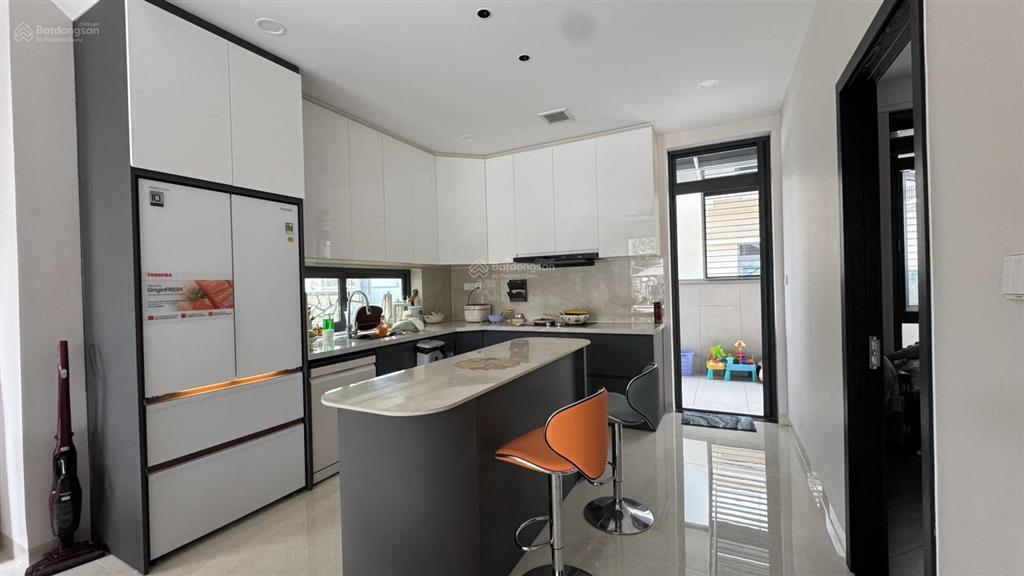 Căn biệt thự đơn lập 250m2 ( ngang 10m ) giá 8,9 tỷ ngay trong kđt cách thành phố mới chỉ 10 phút