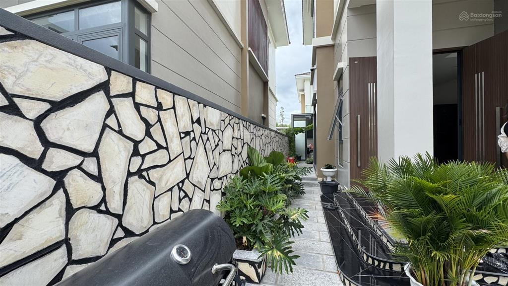 Căn biệt thự đơn lập 250m2 ( ngang 10m ) giá 8,9 tỷ ngay trong kđt cách thành phố mới chỉ 10 phút