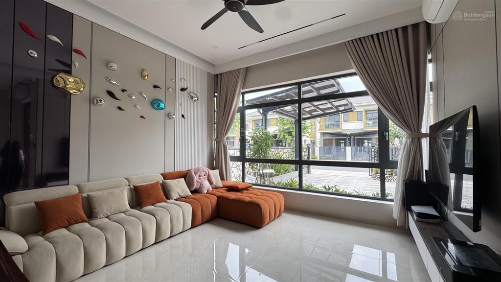 Căn biệt thự đơn lập 250m2 ( ngang 10m ) giá 8,9 tỷ ngay trong kđt cách thành phố mới chỉ 10 phút