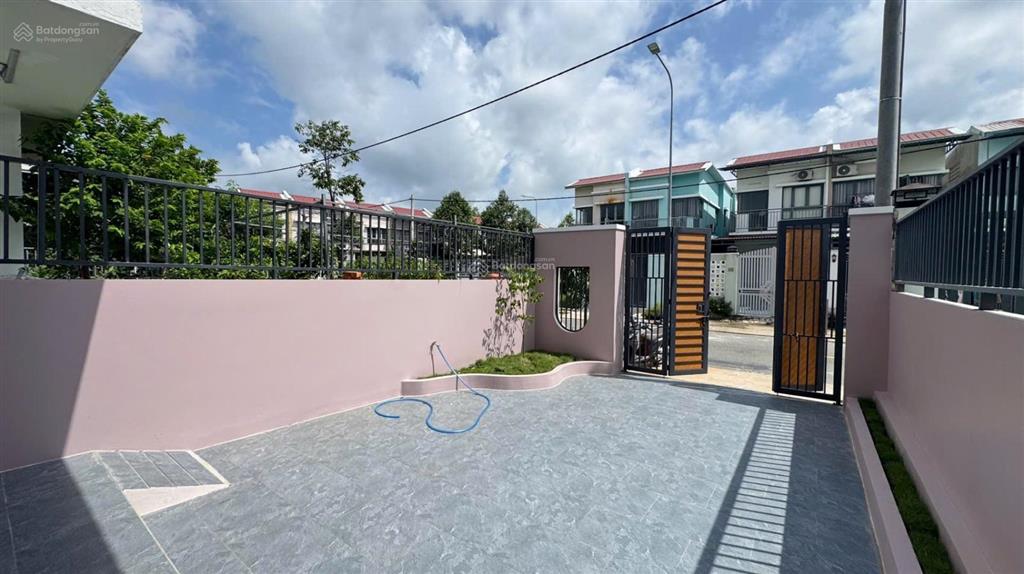Một căn tứ lập 80m2 giá 1,6 tỷ trong kđt oasis city bến cát  sổ hồng riêng  hỗ trợ vay