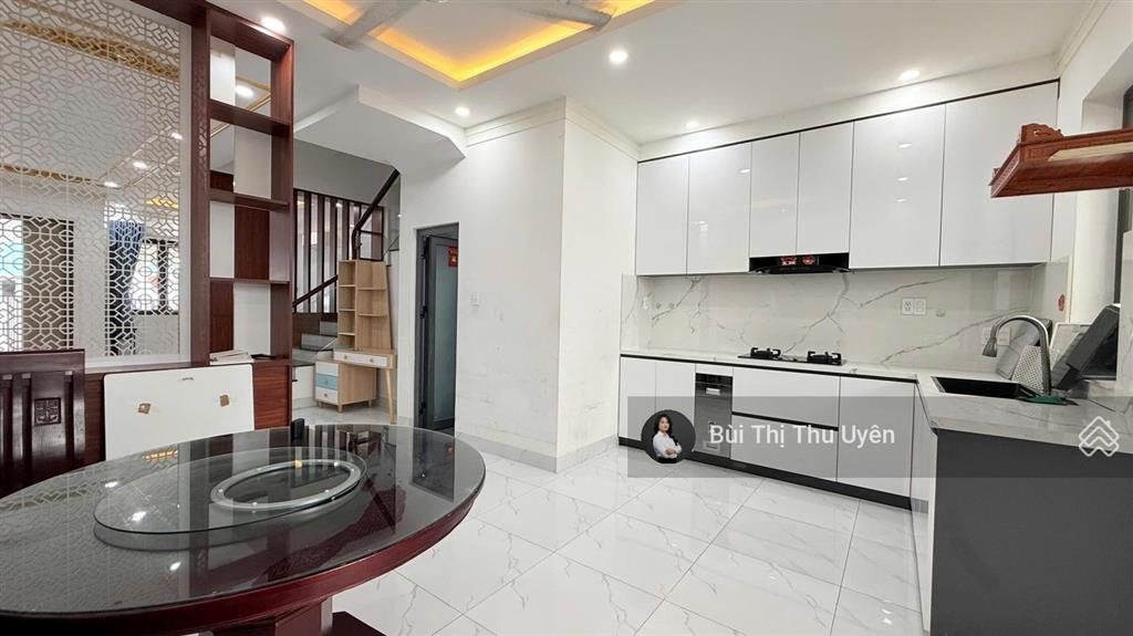 Một căn liên kế 1 trệt 2 lầu dành cho khách hàng đang tìm kiếm căn nhà full nội thất vào ở ngay