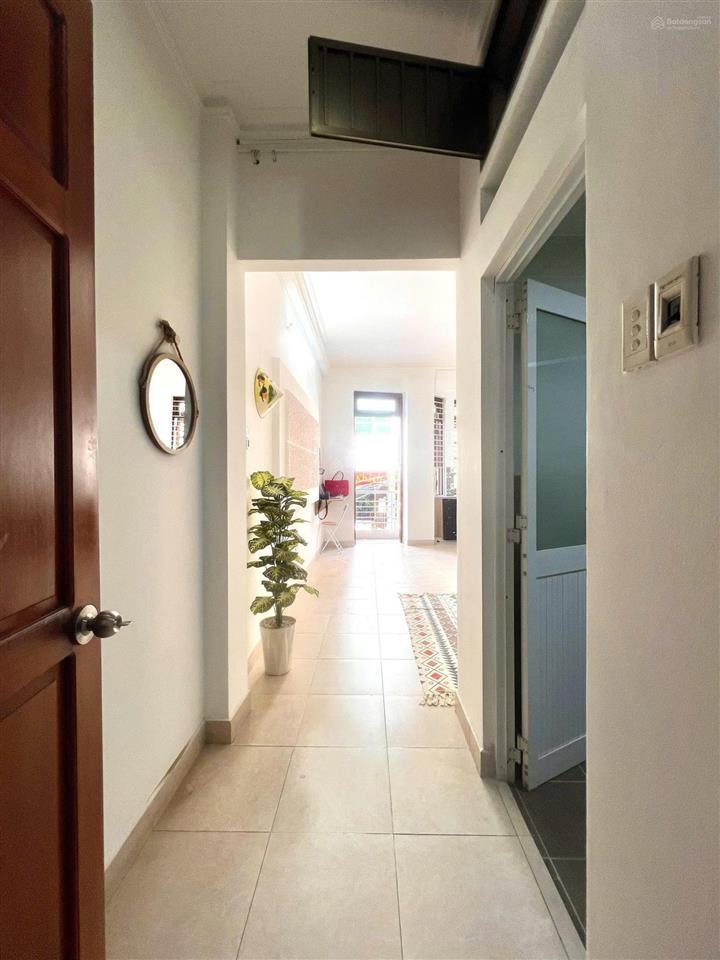 Bán nhà mặt tiền hoa hồng, phan xích long pn, 4 x 16m  cn 64m2  4 tầng  40 triệu, chỉ 22.5 tỷ