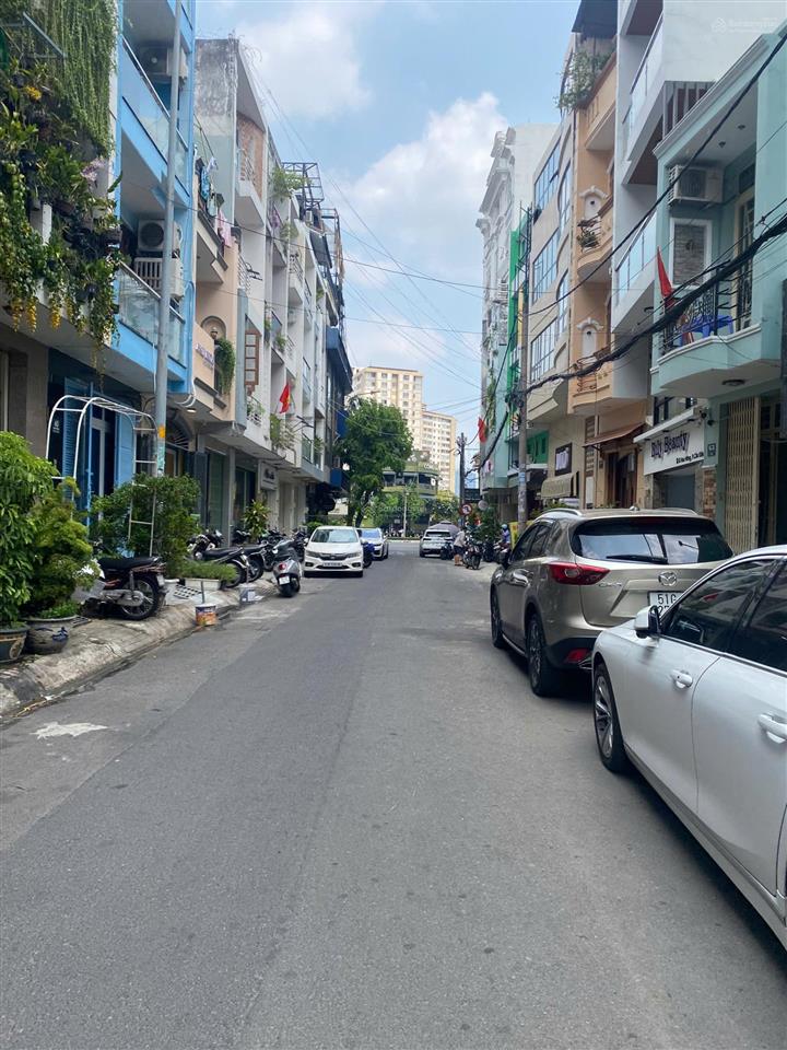 Bán nhà mặt tiền hoa hồng, phan xích long pn, 4 x 16m  cn 64m2  4 tầng  40 triệu, chỉ 22.5 tỷ