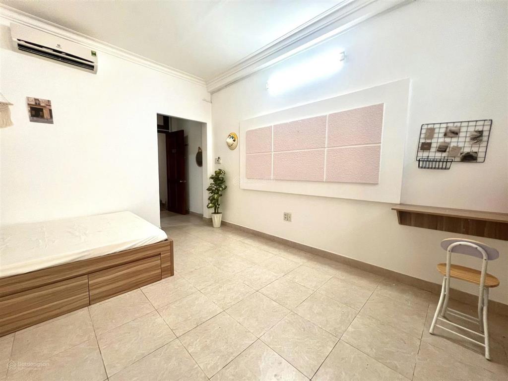 Bán nhà mặt tiền hoa hồng, phan xích long pn, 4 x 16m  cn 64m2  4 tầng  40 triệu, chỉ 22.5 tỷ