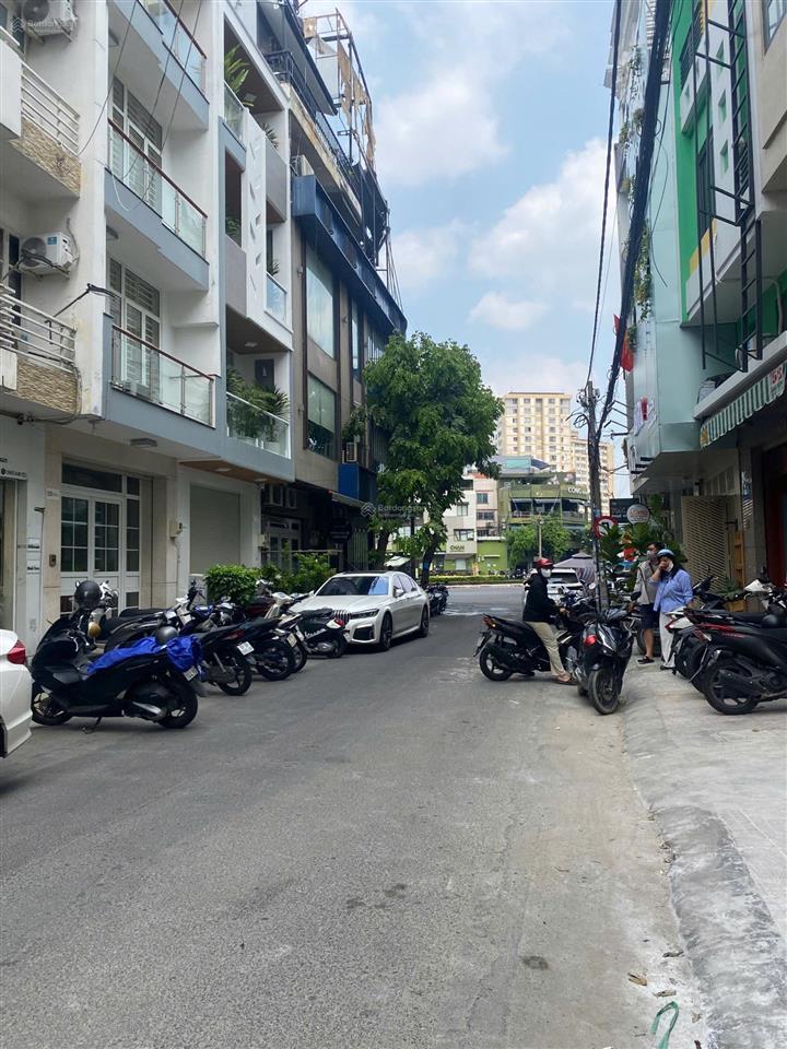 Bán nhà mặt tiền hoa hồng, phan xích long pn, 4 x 16m  cn 64m2  4 tầng  40 triệu, chỉ 22.5 tỷ