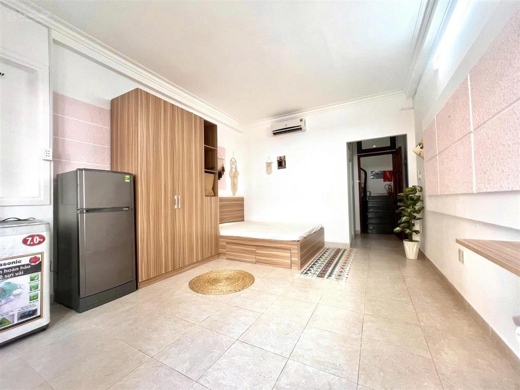 Bán nhà mặt tiền hoa hồng, phan xích long pn, 4 x 16m  cn 64m2  4 tầng  40 triệu, chỉ 22.5 tỷ