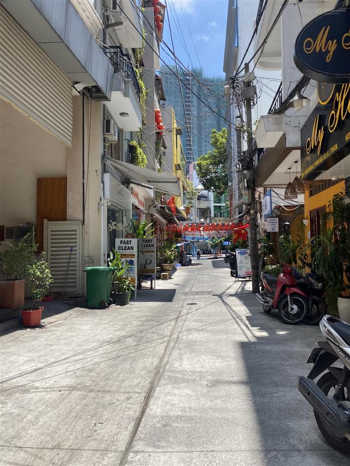 Tòa apartment hotel cao cấp trần hưng đạo q1, 7 x 20.5m  cn 168m2  7 tầng  150 triệu, chỉ 75 tỷ