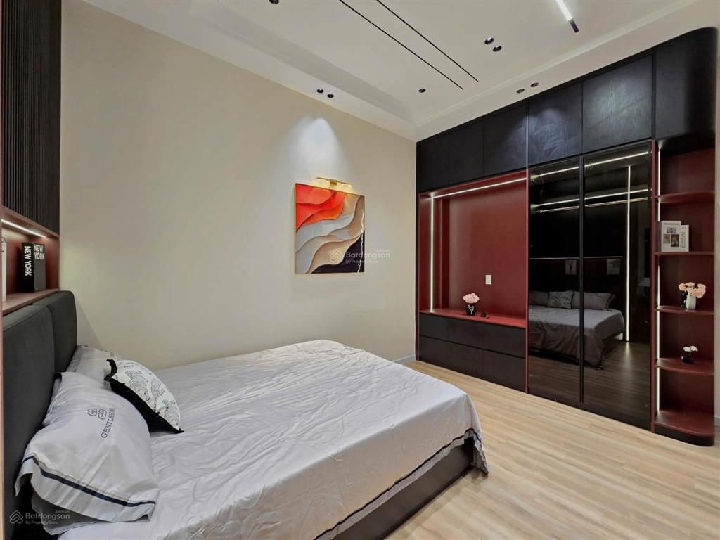 Nhà châu thượng văn gần phố đi bộ cầu rồng