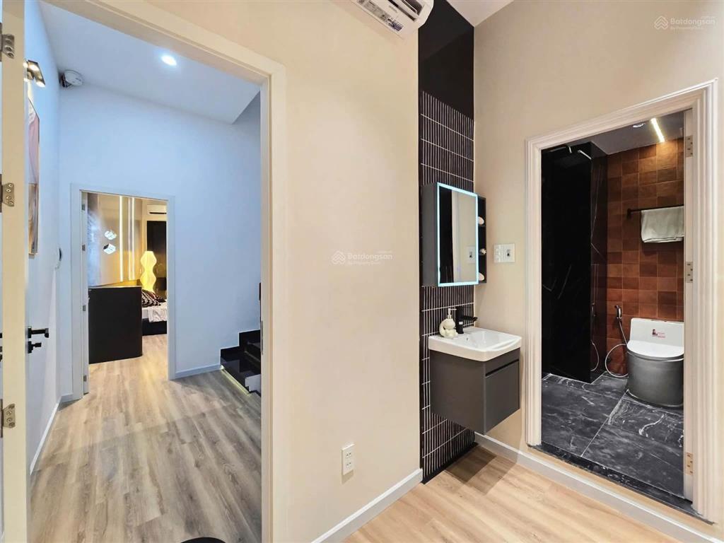 Nhà châu thượng văn gần phố đi bộ cầu rồng