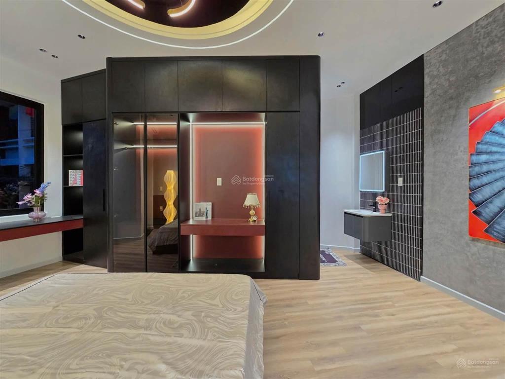 Nhà châu thượng văn gần phố đi bộ cầu rồng