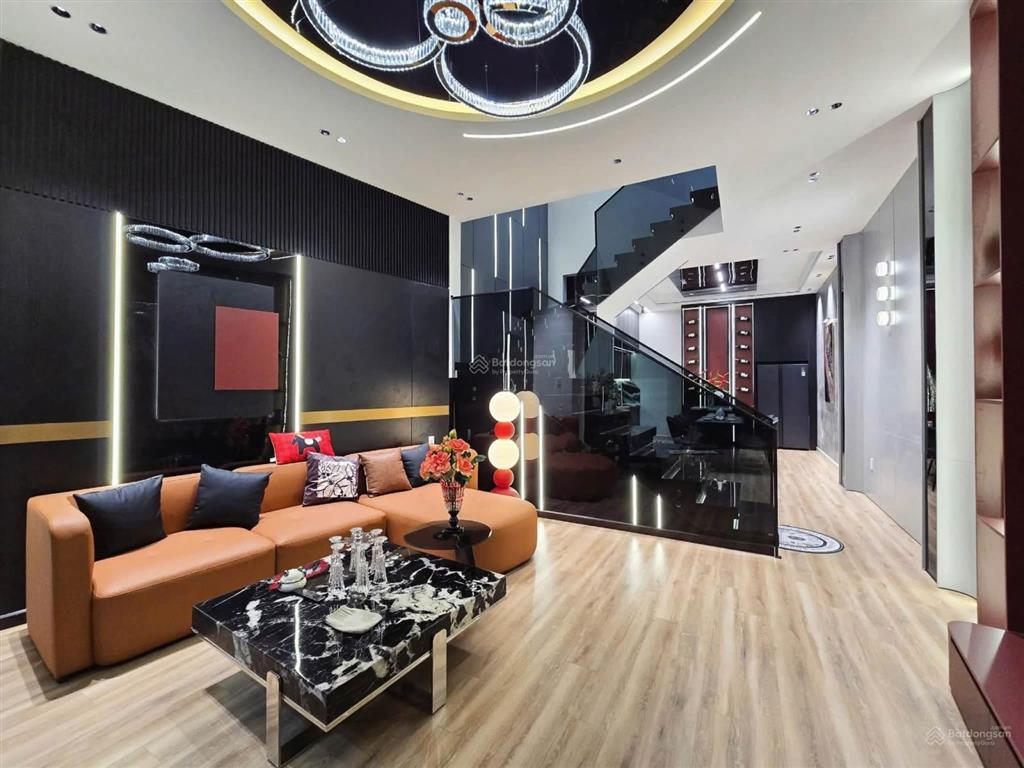 Nhà châu thượng văn gần phố đi bộ cầu rồng