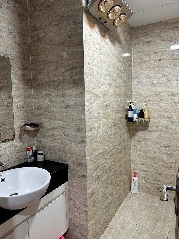 Chính chủ gửi bán căn hộ chung cư full đồ dtich 95m2 3pn, 2wc, chỉ 7,39 tỷ vnd tại hà nội homeland,
