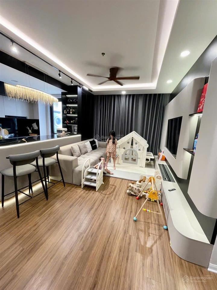 Bán gấp chỉ 7,599 tỷ, 105m2 căn góc 3pn + 2wc full đồ tại bình minh garden, đức giang, long biên,
