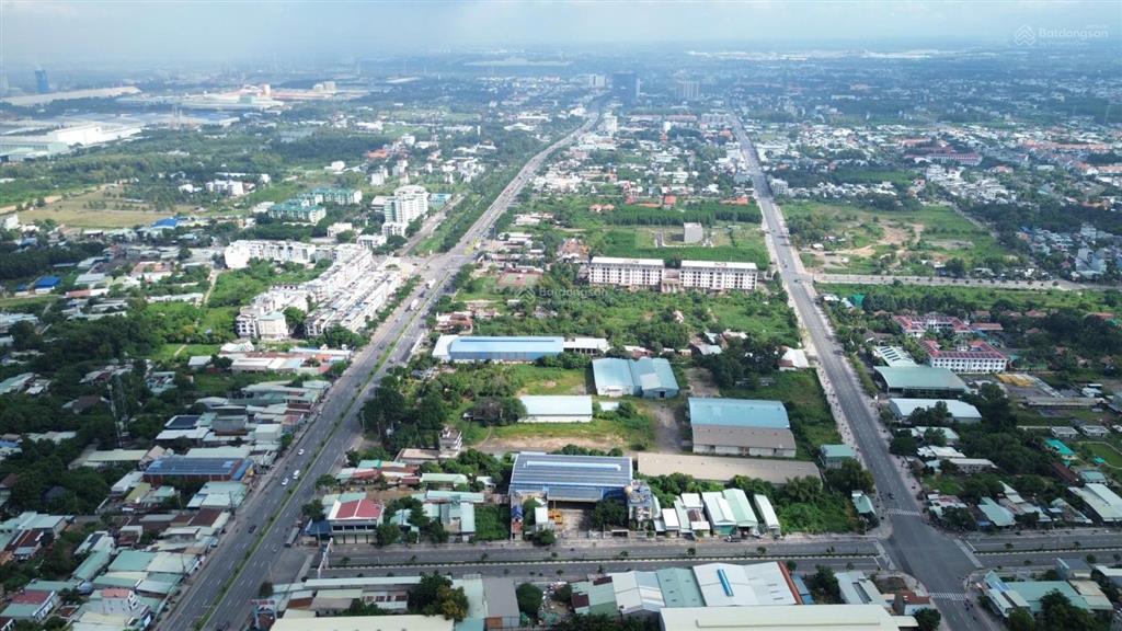 Bán 39707m2 đất, có nhà kho xưởng mặt đường ql51 và mặt đường hùng vương