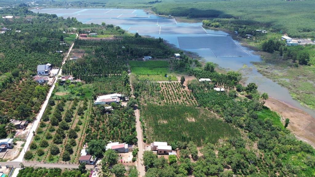 Bám mảnh đất sào view hồ giáp mặt nước, thổ cư mặt đường nhiều