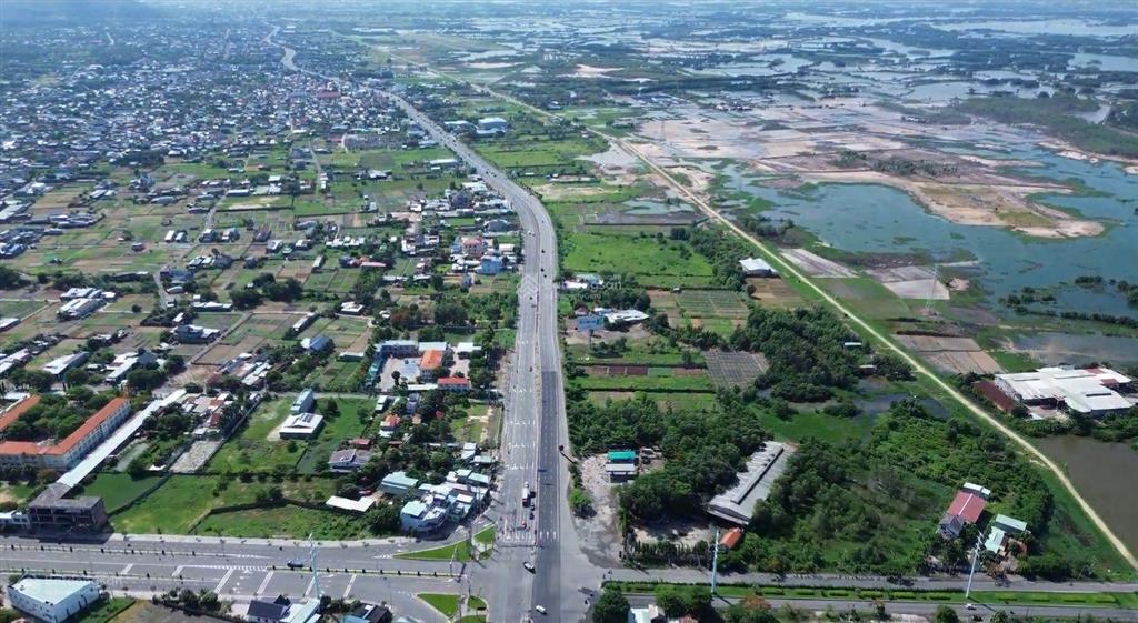 Bán lô đất gần 5 sào 8 mặt đường ql51, tân hải