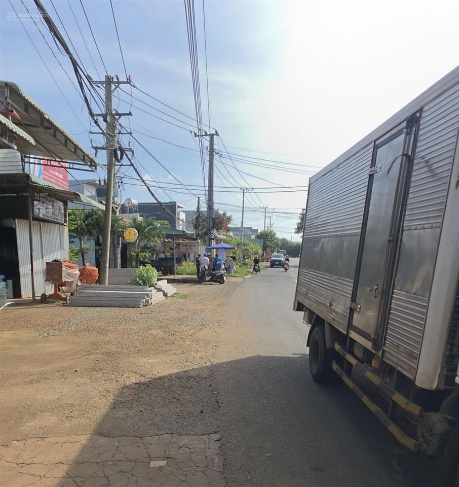 Bán lỗ lô đất kinh doanh bên chợ láng lớn, 6.4m x45, có 150m2 thổ cư