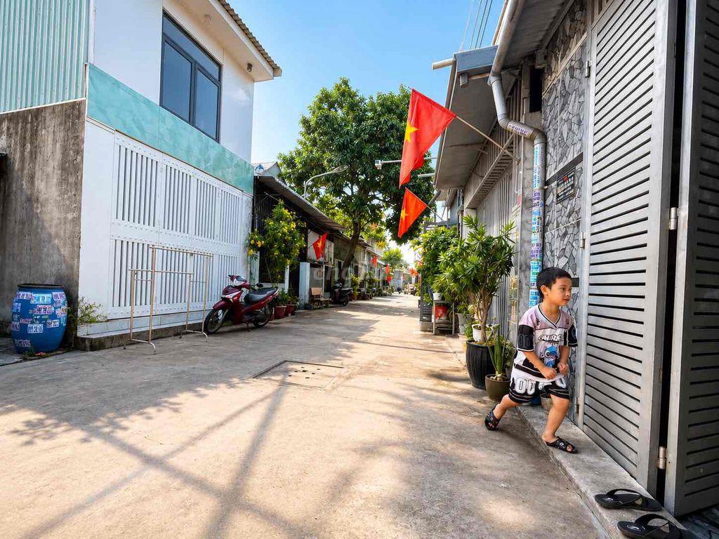 Bán Đất Ngang 8M , Ngã 3 Ông Xã Dĩ An , Đường 5M Thông , KDC Hiện Hữu