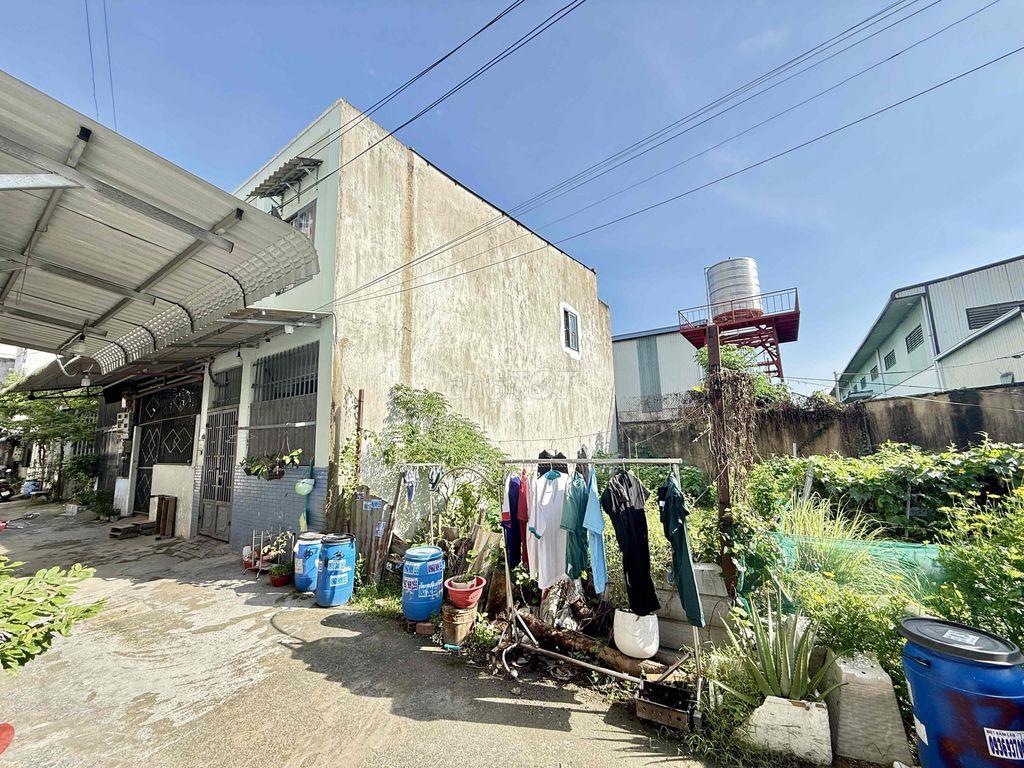 Bán Đất Sổ Hồng Cực Rẻ , Gần Chợ Dĩ An 1 , Hẻm xe hơi
