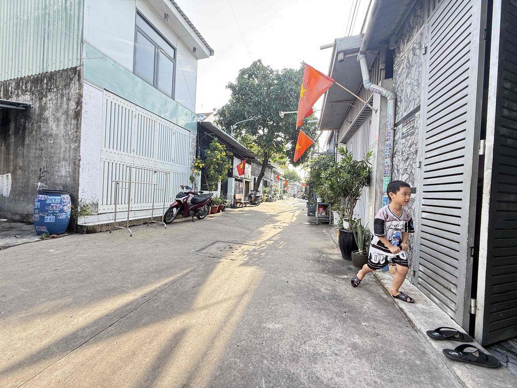 Bán Lô Đất Ngang 8m , Hẻm 5M Khu Dân cư , Gần chợ Ngã 3 Ông Xã , Dĩ An