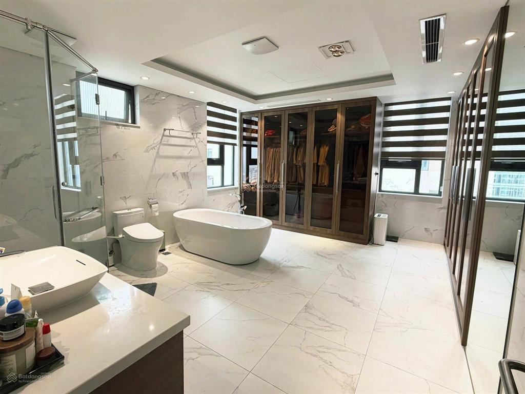 Gia đình cần bán căn penhouse 5pn, 212m2 toà phú mỹ n01t4 khu ngoại giao đoàn, view hồ ngđ