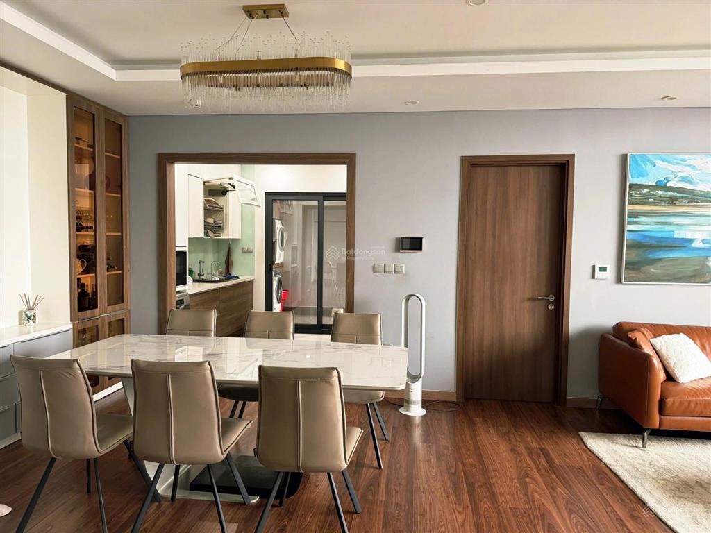 Gia đình cần bán căn penhouse 5pn, 212m2 toà phú mỹ n01t4 khu ngoại giao đoàn, view hồ ngđ
