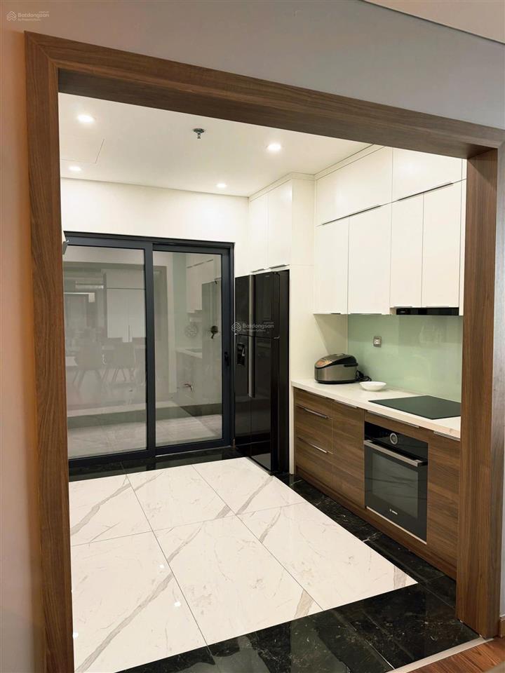 Gia đình cần bán căn penhouse 5pn, 212m2 toà phú mỹ n01t4 khu ngoại giao đoàn, view hồ ngđ