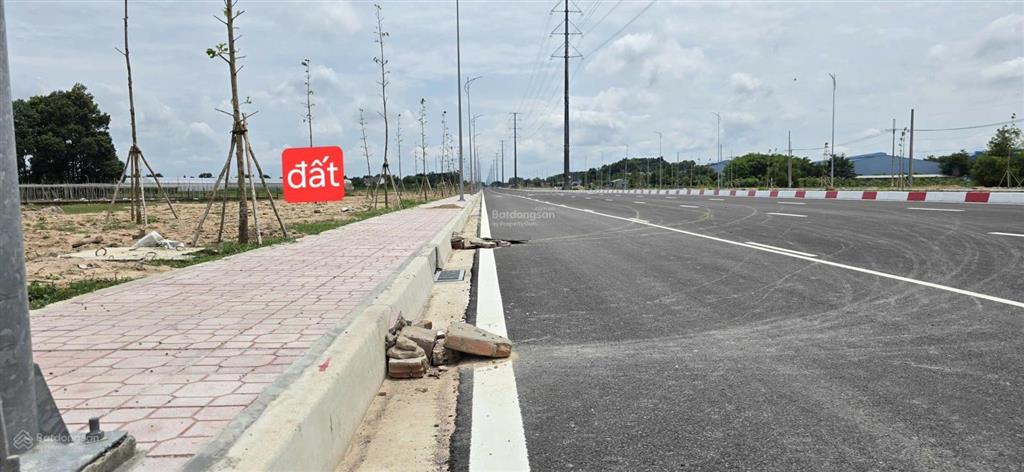 Mặt tiền 25c nối cổng chính sân bay long thành. 1349m2 (273m thổ), cho chuyển full thổ. giá 25tr/m2