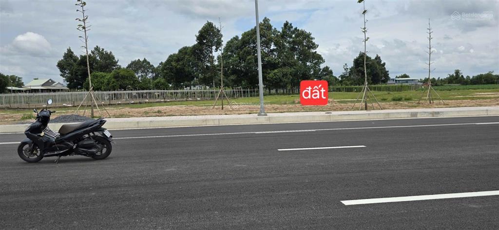 Mặt tiền 25c nối cổng chính sân bay long thành. 1349m2 (273m thổ), cho chuyển full thổ. giá 25tr/m2