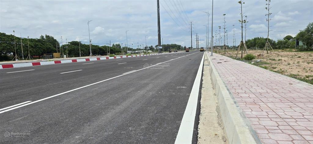 Mặt tiền 25c nối cổng chính sân bay long thành. 1349m2 (273m thổ), cho chuyển full thổ. giá 25tr/m2