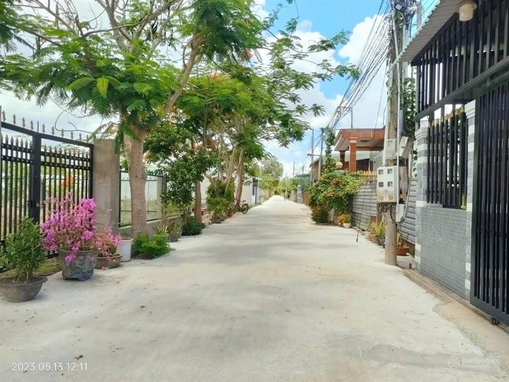 990m2 full thổ cư, khu hòa bình dân cư đông, đường 6m, ngang 30m. giá 13.1tr/m2. sổ riêng