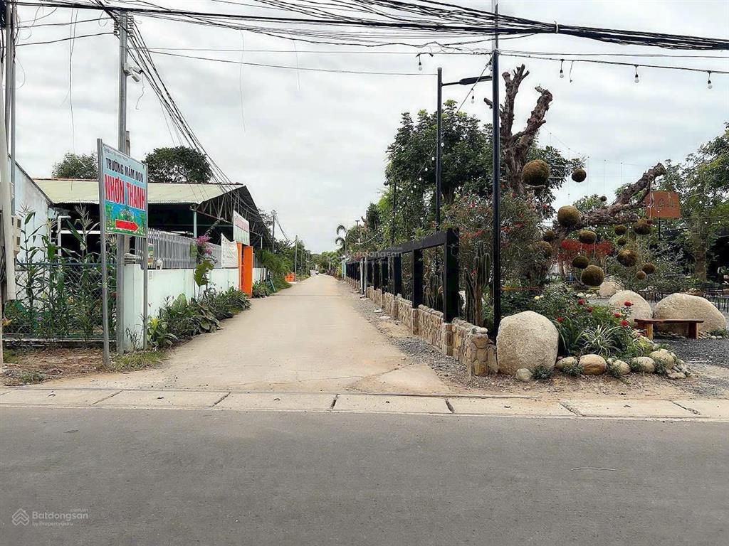 990m2 full thổ cư, khu hòa bình dân cư đông, đường 6m, ngang 30m. giá 13.1tr/m2. sổ riêng