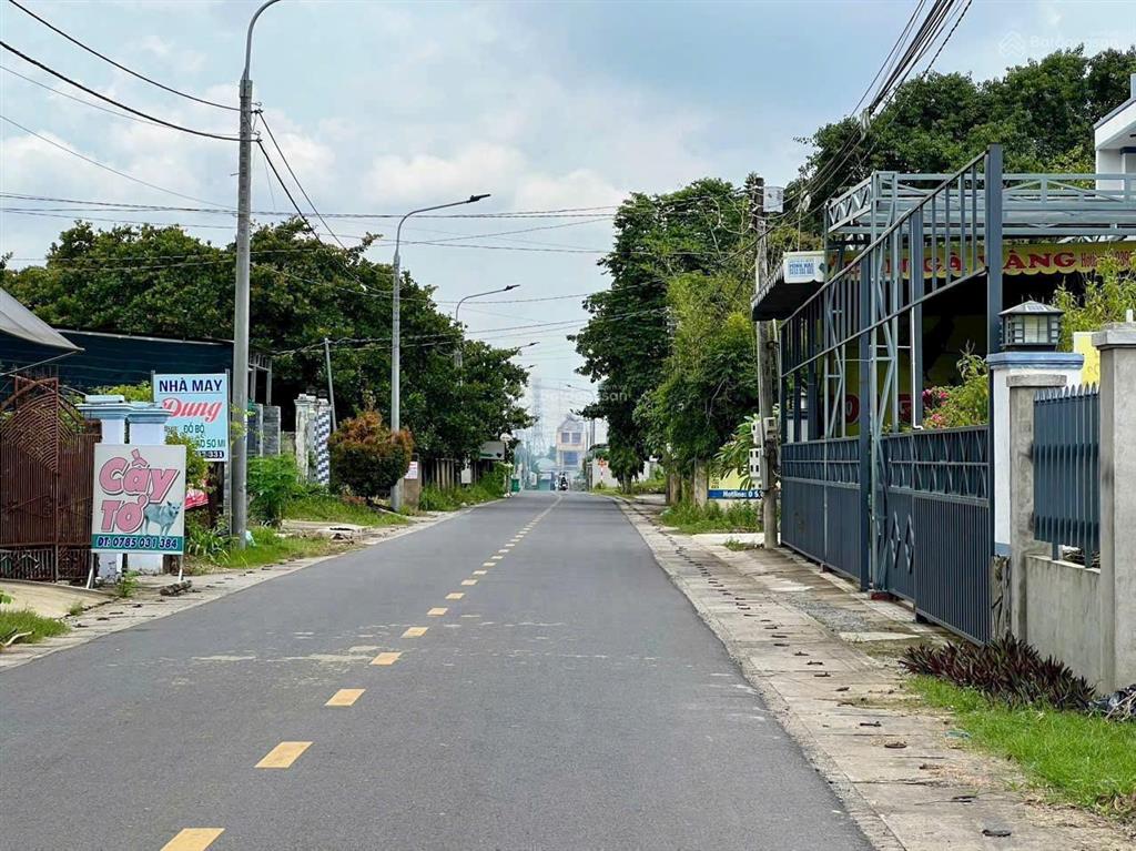 990m2 full thổ cư, khu hòa bình dân cư đông, đường 6m, ngang 30m. giá 13.1tr/m2. sổ riêng