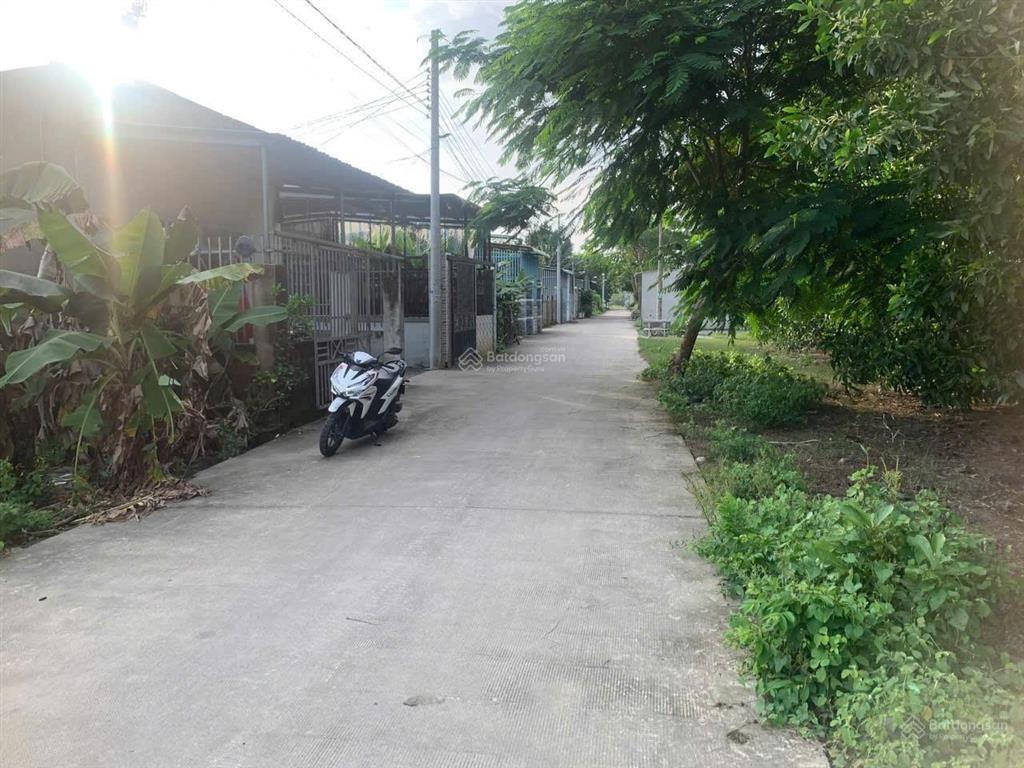 990m2 full thổ cư, khu hòa bình dân cư đông, đường 6m, ngang 30m. giá 13.1tr/m2. sổ riêng