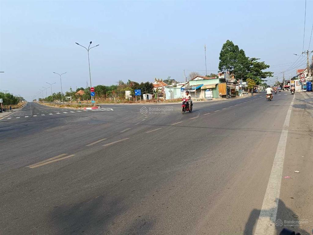Chủ địa phương bán đất chia tài sản full hồng (ont) mt đường d9 (47m), 1012m2, giá 4,3tr/m2. shr
