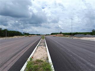 Đất cạnh 25c đi sân bay, cách q2 chỉ 9km. 1.814m2 (400m2 thổ) xây dựng tự do, shr, đối diện kcn