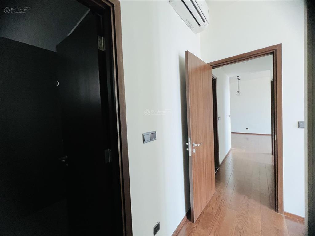 Chủ nhà cần ra nhanh căn 2 phòng ngủ  diện tích lớn  giá tốt thị trường 11,8 tỷ