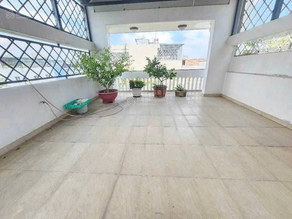 Kẹt ngân hàng bán rẻ nhà đẹp 4 tầng 5.2x16m, 7.39 tỷ,đường 8m kdc anh tuấn riverside huỳnh tấn phát