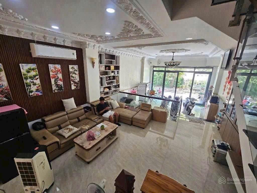 Kẹt ngân hàng bán rẻ nhà đẹp 4 tầng 5.2x16m, 7.39 tỷ,đường 8m kdc anh tuấn riverside huỳnh tấn phát