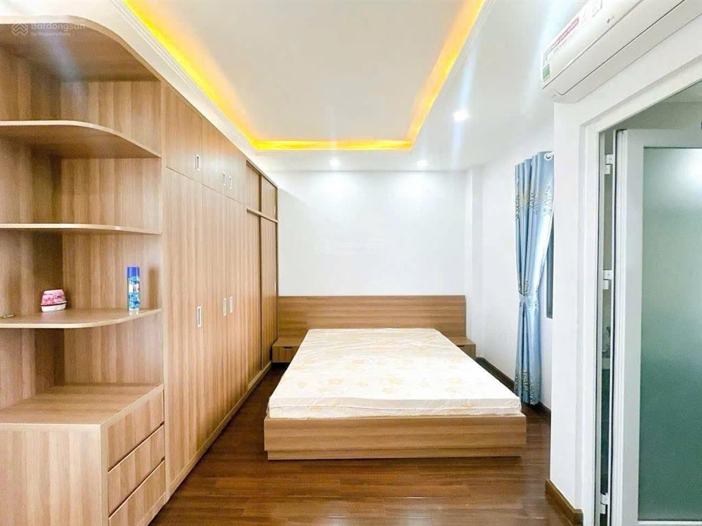 Bán gấp nhà đẹp 4 tầng, 4.5m x 12m, ô tô vào nhà, giá 7.9 tỷ, huỳnh tấn phát, quận 7