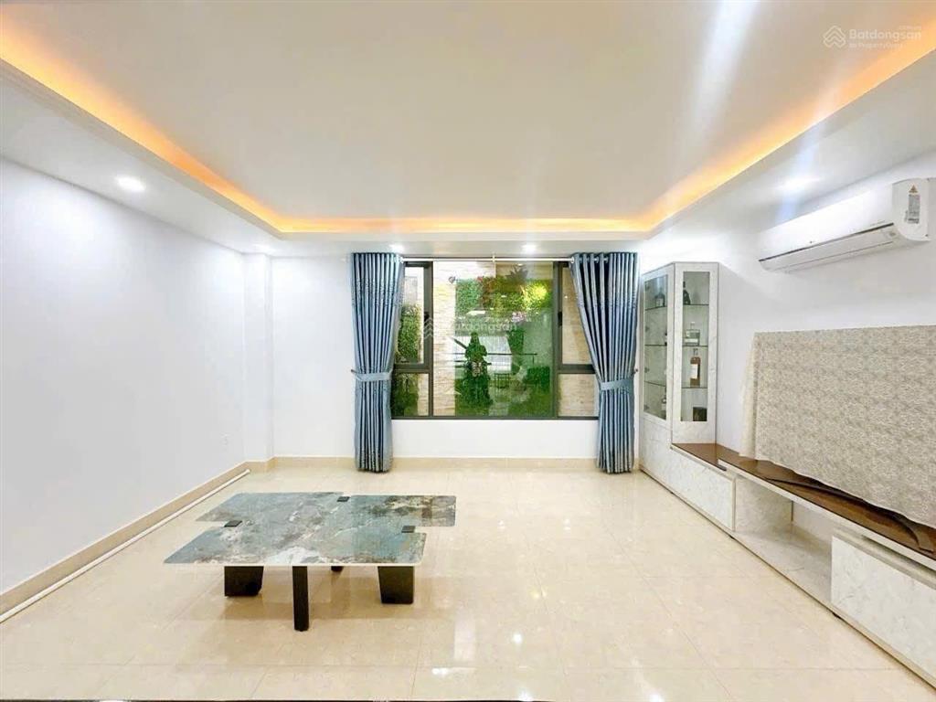 Bán gấp nhà đẹp 4 tầng, 4.5m x 12m, ô tô vào nhà, giá 7.9 tỷ, huỳnh tấn phát, quận 7