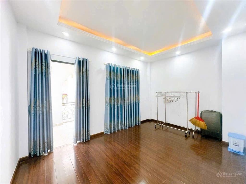 Bán gấp nhà đẹp 4 tầng, 4.5m x 12m, ô tô vào nhà, giá 7.9 tỷ, huỳnh tấn phát, quận 7