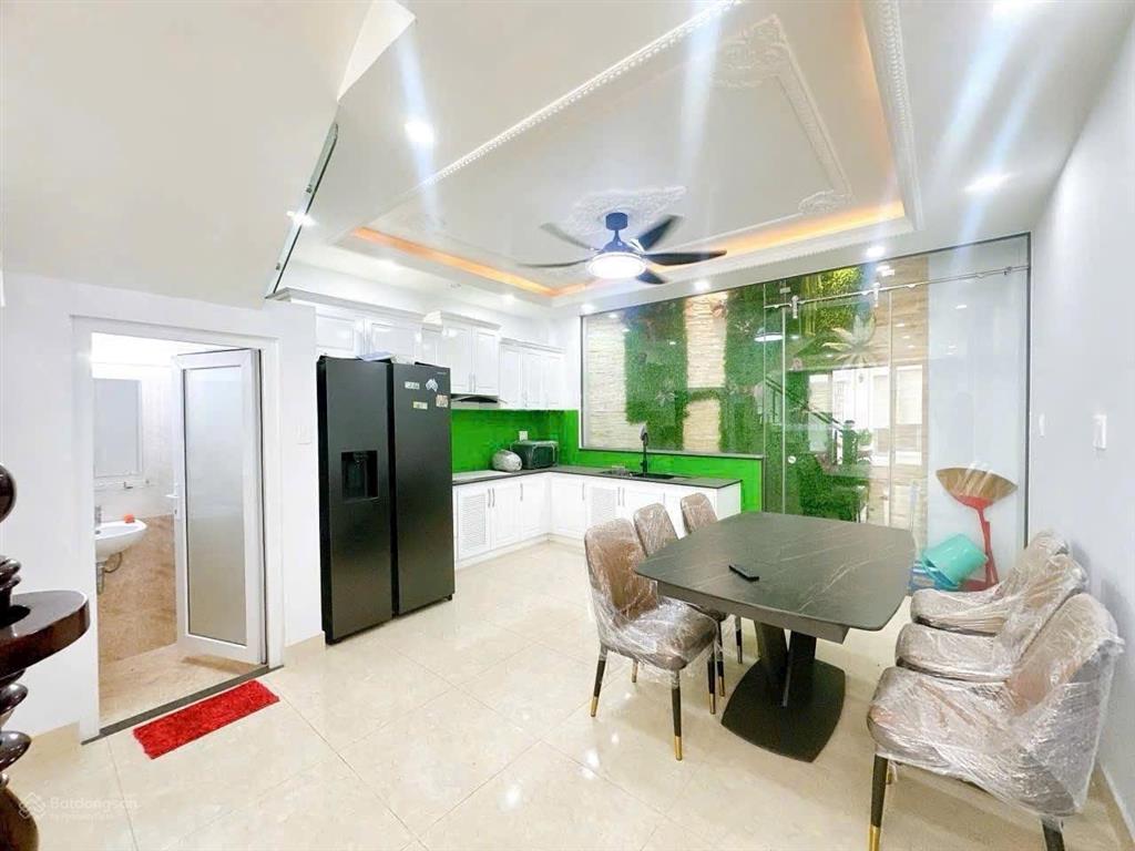 Bán gấp nhà đẹp 4 tầng, 4.5m x 12m, ô tô vào nhà, giá 7.9 tỷ, huỳnh tấn phát, quận 7