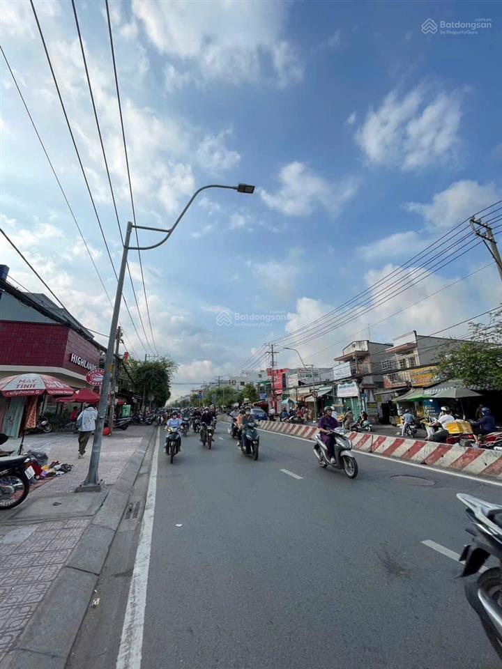 Bán gấp nhà trệt lửng 4x20m, giá 6.9 tỷ, mặt tiền đường kinh doanh sầm uất huỳnh tấn phát, nhà bè
