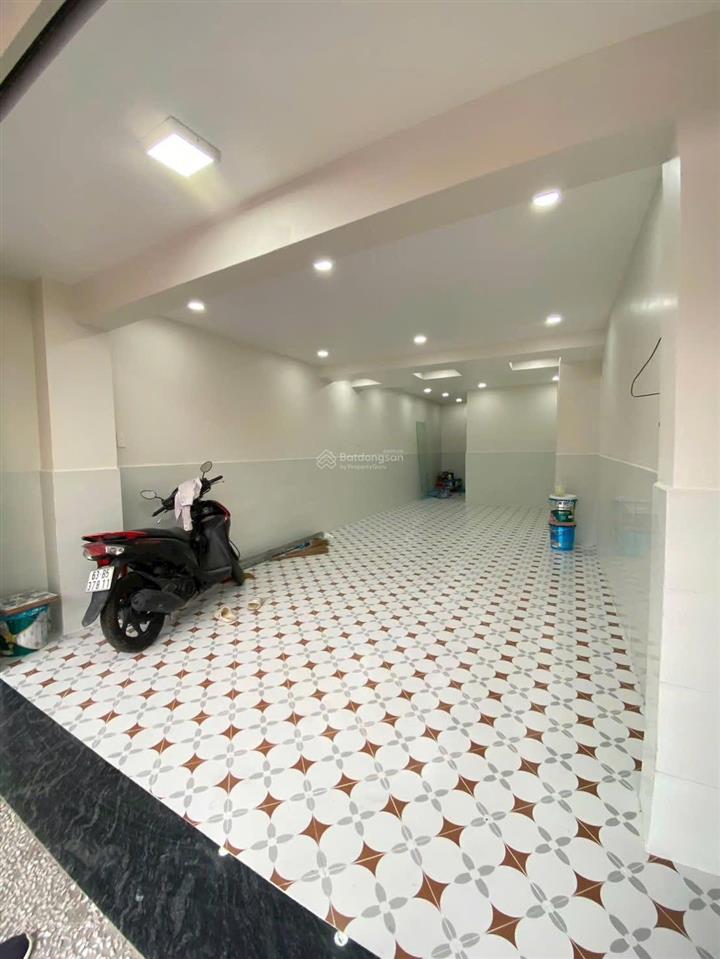 Bán gấp căn nhà 3 tầng 3,1x10,5m, giá 5,99 tỷ mặt tiền huỳnh tấn phát, tt nhà bè